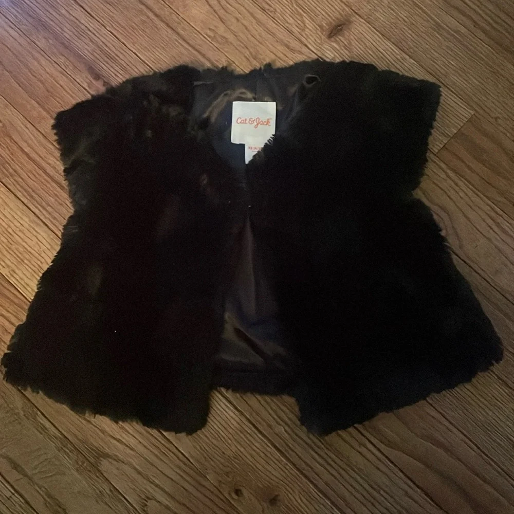 Cat & Jack black faux fur vest for girl